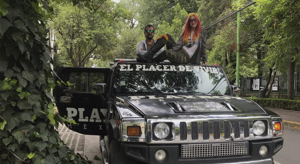 PLAYBOY A BORDO: VAMPIROS Y JOTDOG