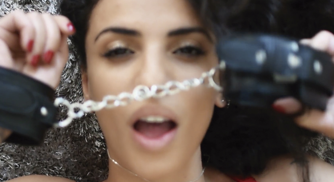 EL CALOR ARDIENTE DE ELIF CELIK