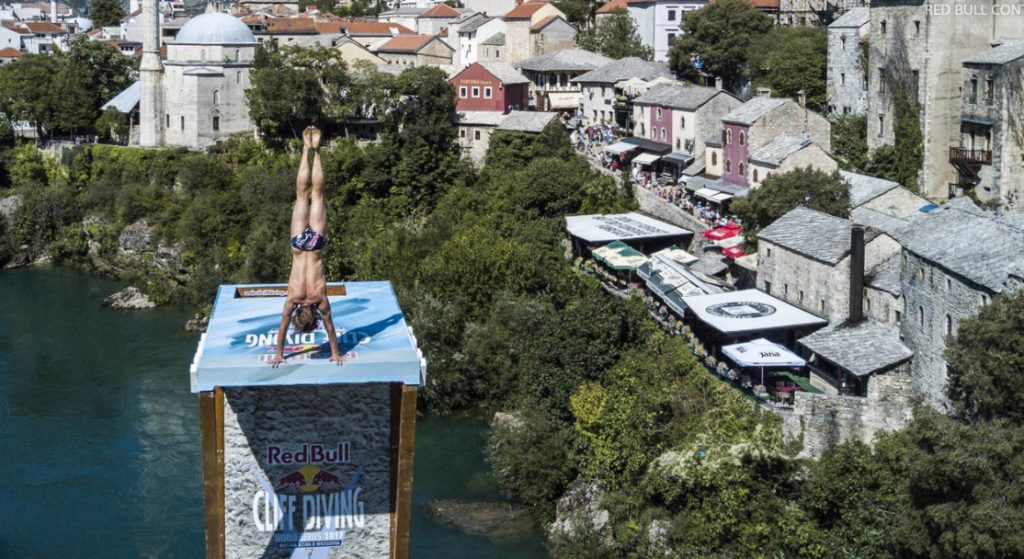 LOS CLAVADOS DESDE EL RED BULL CLIFF DIVING (EN VIVO)