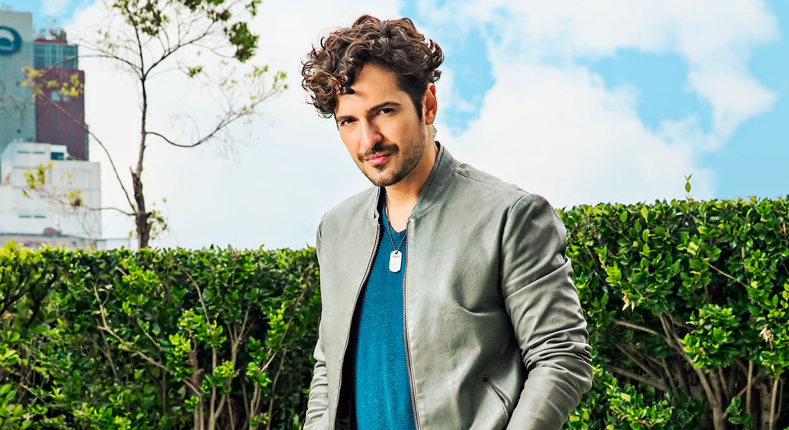 TOMMY TORRES: HAY QUE RENOVARNOS CONSTANTEMENTE