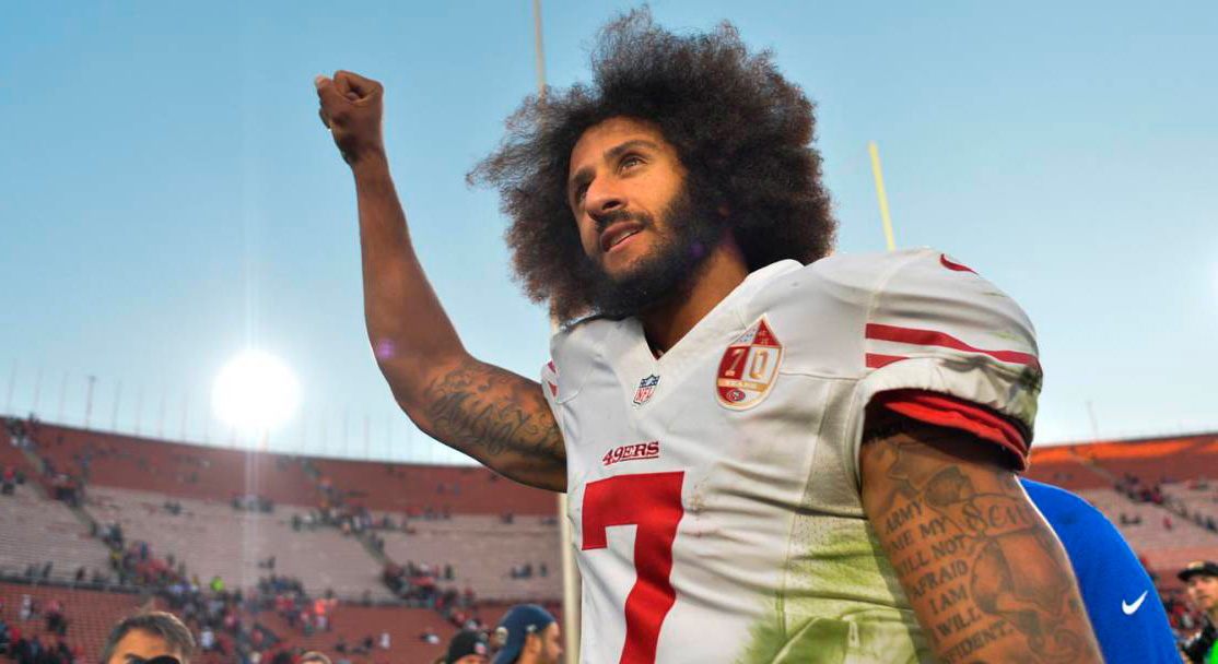 PREMIAN LA LUCHA DE KAEPERNICK