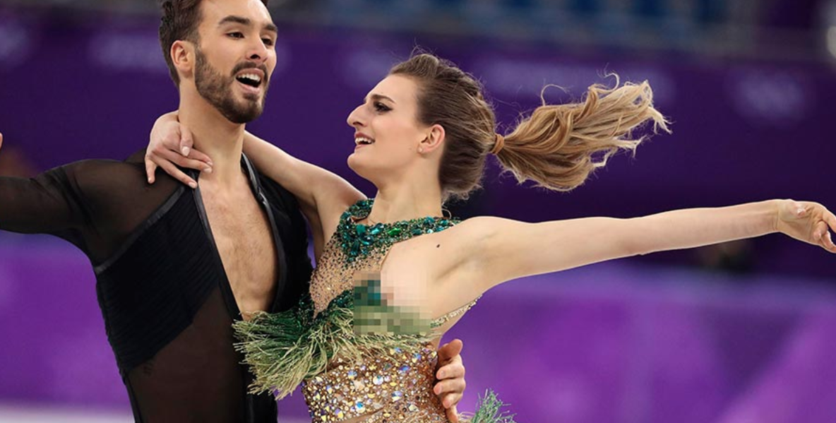 PATINADORA MUESTRA DE MÁS EN RUTINA DE PATINAJE