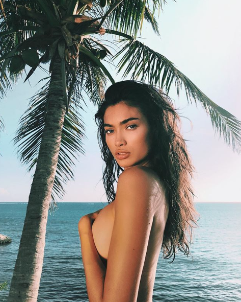 Kelly Gale16