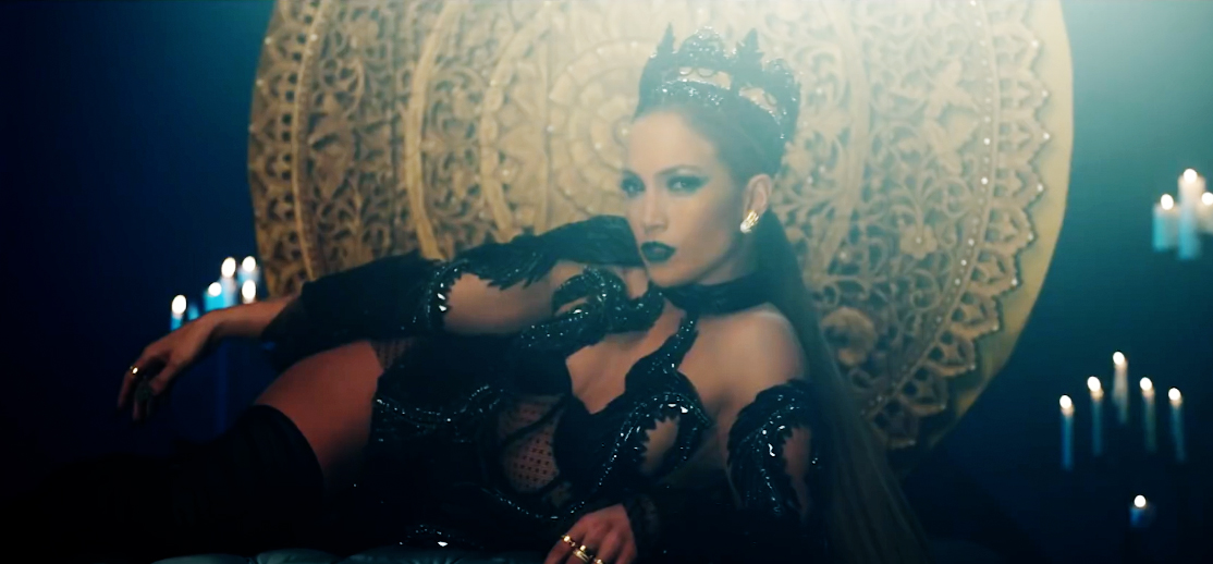 Jennifer Lopez desborda sensualidad en su nuevo video