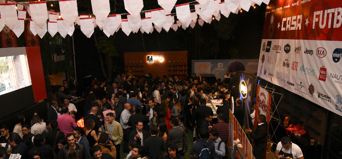 Casa Fútbol Total: conejitas, fútbol y una gran celebración