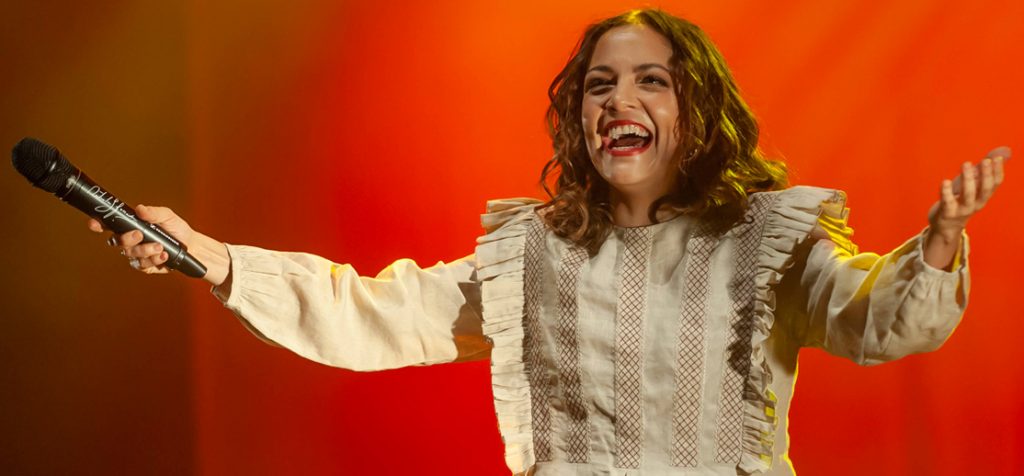 Natalia Lafourcade: el último y se va…