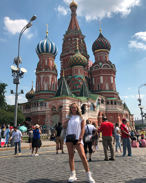 Vitginia Ramírez en la Plaza de Armas