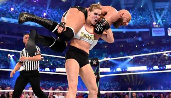 Mujeres-en-WWE-Ronda-Triple-H