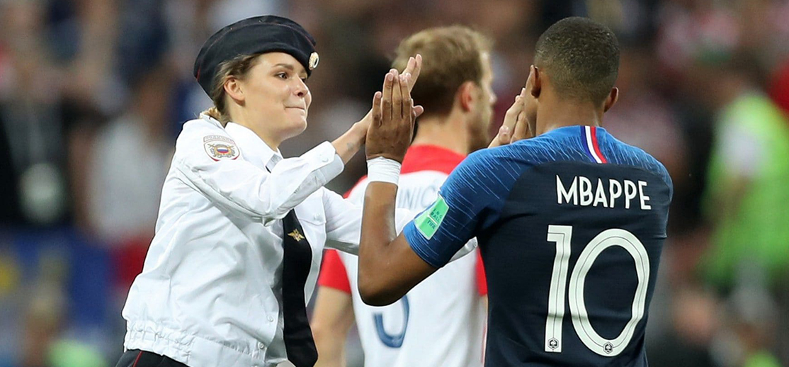 Pussy-Riot-mundial-Mbappe