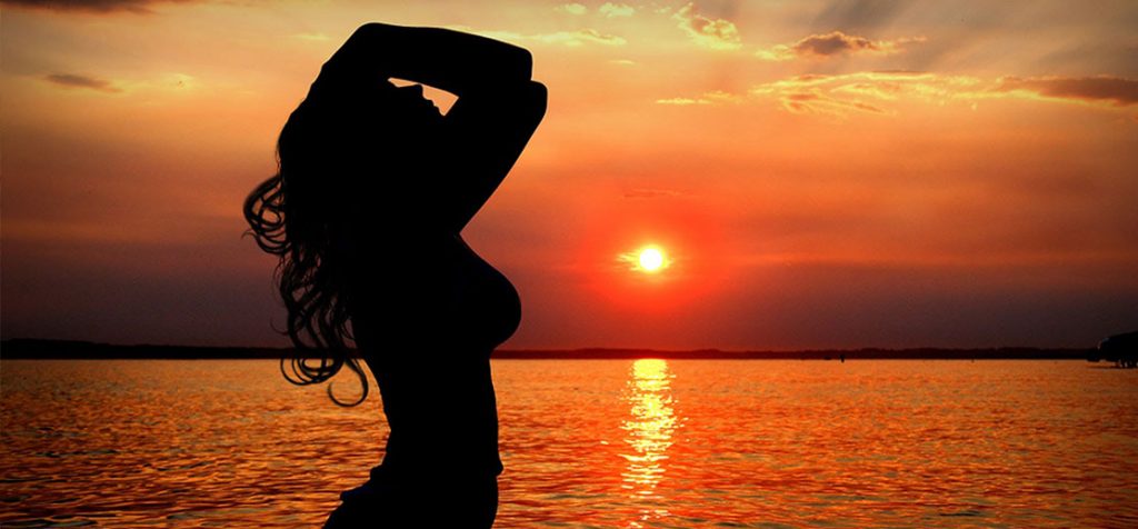 Tener sexo al atardecer, energía erótica segura