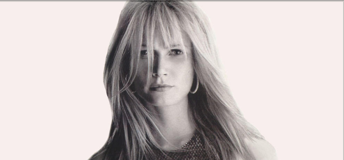 Gwyneth-Paltrow-Goop-blanco-y-negro-sexy