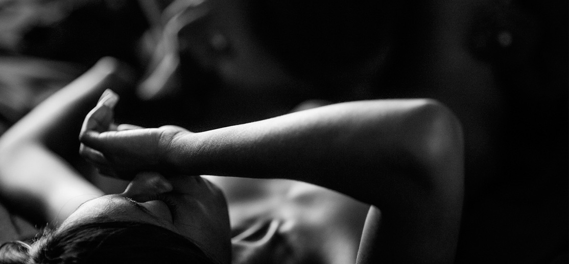 sexo-oral-consejos-pareja-blanco-y-negro