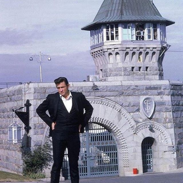 Johnny-Cash-prisión-puerta