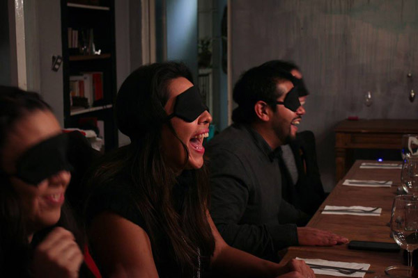 The-Blind-Dinner-Experience-cena