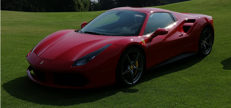 Vivimos una tarde italiana de golf, vino y Ferrari