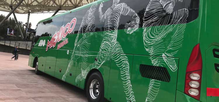 Presentan el transporte oficial de la Selección Nacional de Béisbol 2
