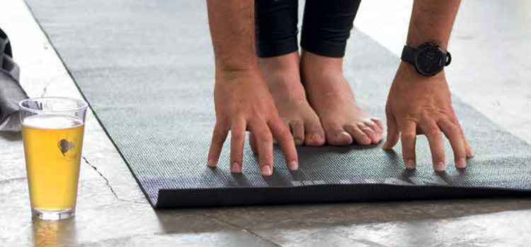 Playbill: una clase de yoga con cerveza