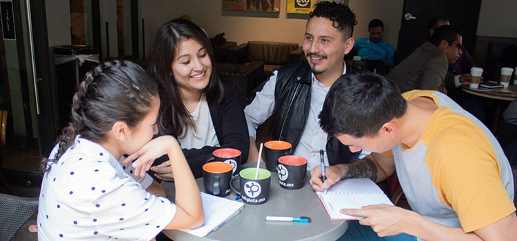 Dan clases de idioma en cafeterías 0