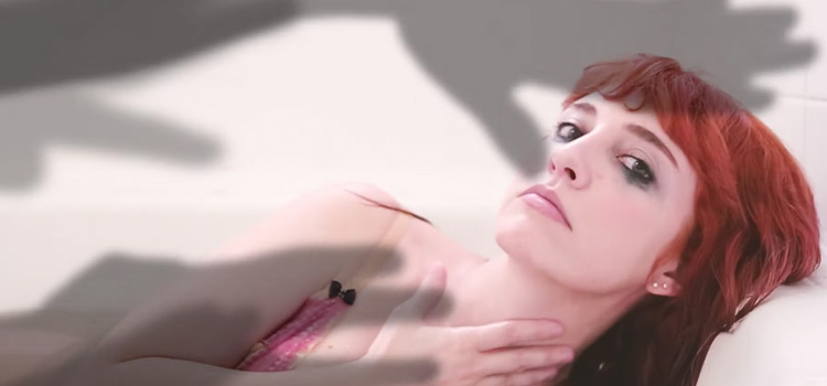 New Music: María Barracuda se desnuda en nuevo video “Fractal”