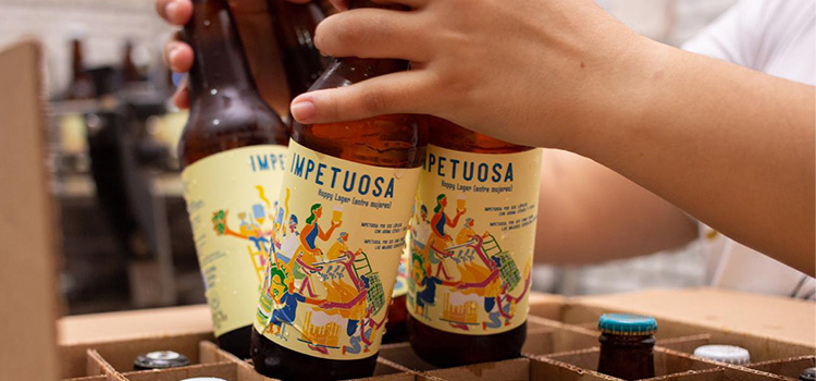 Impetuosa: 30 Mujeres En Una Cerveza
