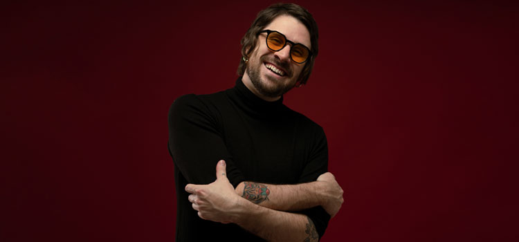 Juan Pablo Vega lanza doble producción y nos cuenta su primera vez con una Playboy