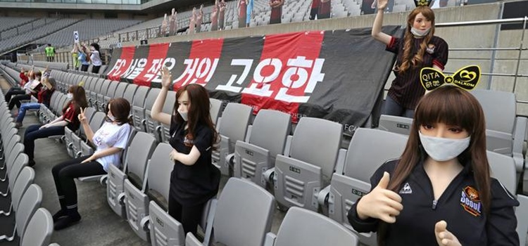 Las muñecas sexuales que ocuparon la tribuna en la K-League