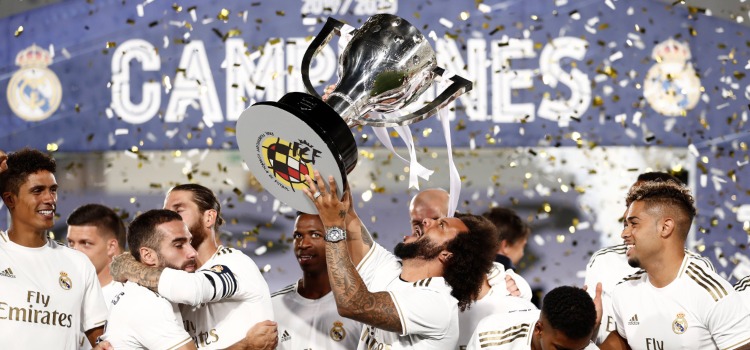 El Real Madrid gana La Liga y la afición celebra a distancia
