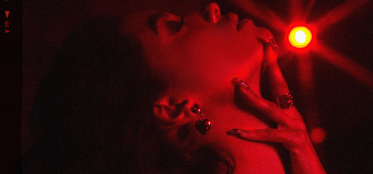 Visita el “Paraíso” con la sensual voz de Henao