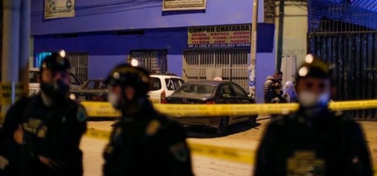 Al menos 13 personas murieron durante estampida en un antro de Perú