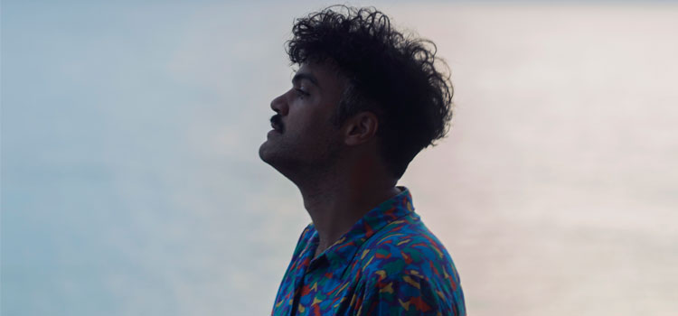 Travesísa tropical Alex Ferreira