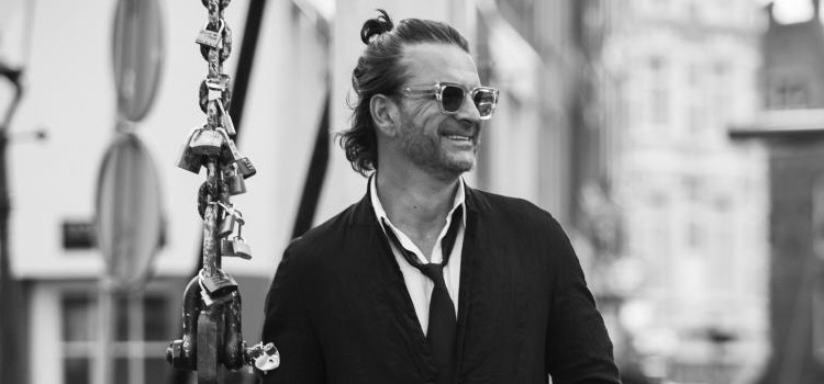 “Morir por vivir”, último tema de Ricardo Arjona