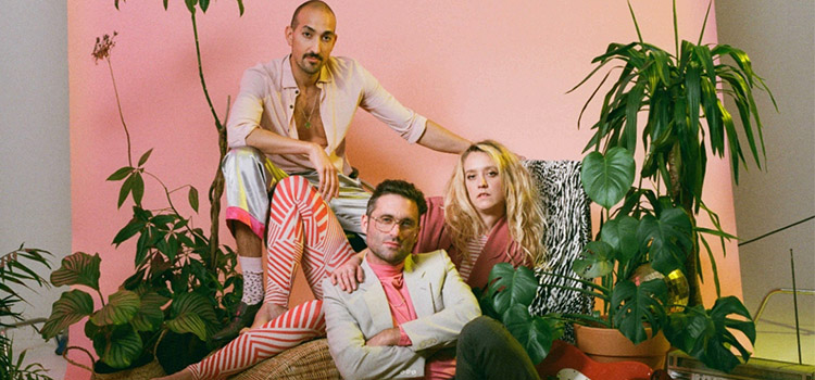 All We Are: pop technicolor en evolución