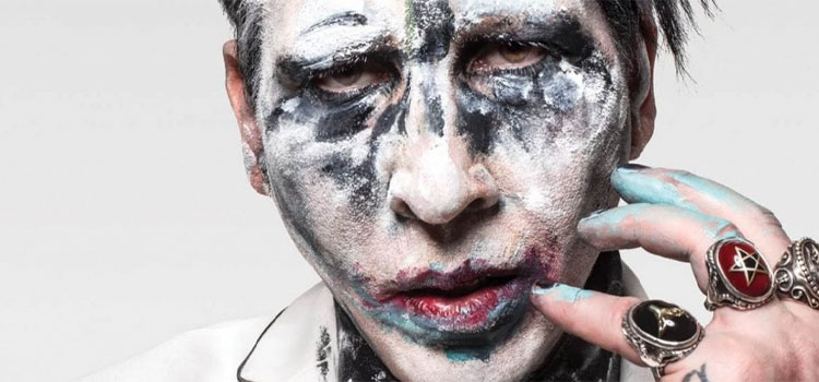 Cuando Marilyn Manson se cayó durante una presentación en México