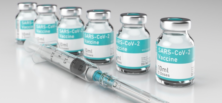 Vacuna de AstraZeneca es menos efectiva contra cepa sudafricana de COVID-19
