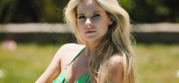 Avril Lavigne enciende Instagram al enseñar de más