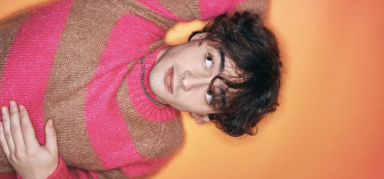 Escucha “Broken” lo nuevo de Alfie Templeman