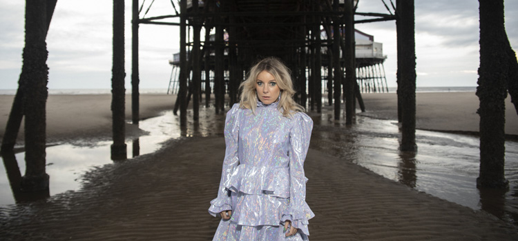 “Out Out”, lo nuevo de Little Boots