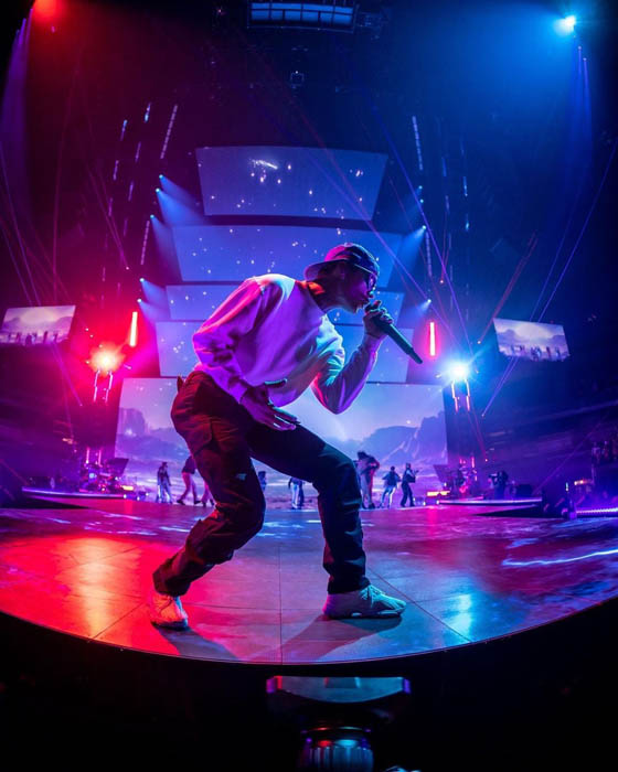 Justin Bieber un fiel feligrés educando a las masas 2