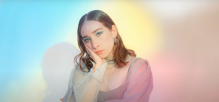 Escucha “Colorometría” el EP debut de Caroh