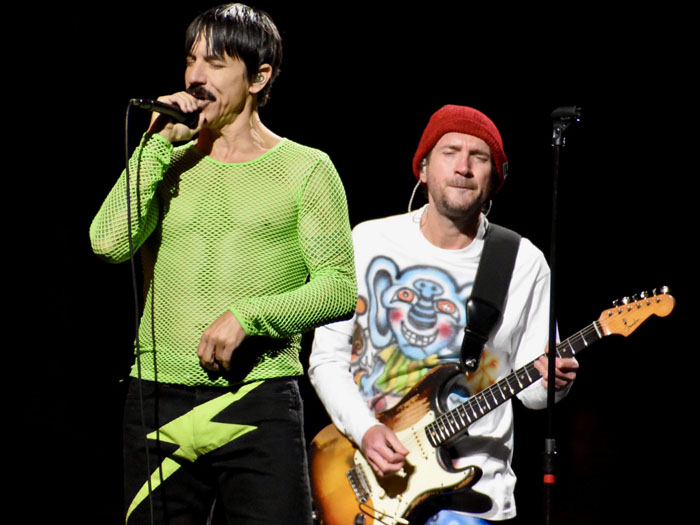 Vive Latino 2023: El día en que Enjambre superó a Red Hot Chili Peppers 4