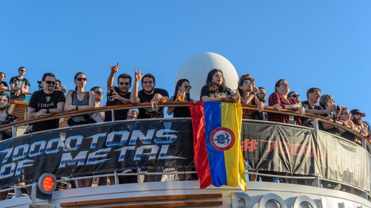 Llega gente de todos los países a 70000 Tons of Metal.