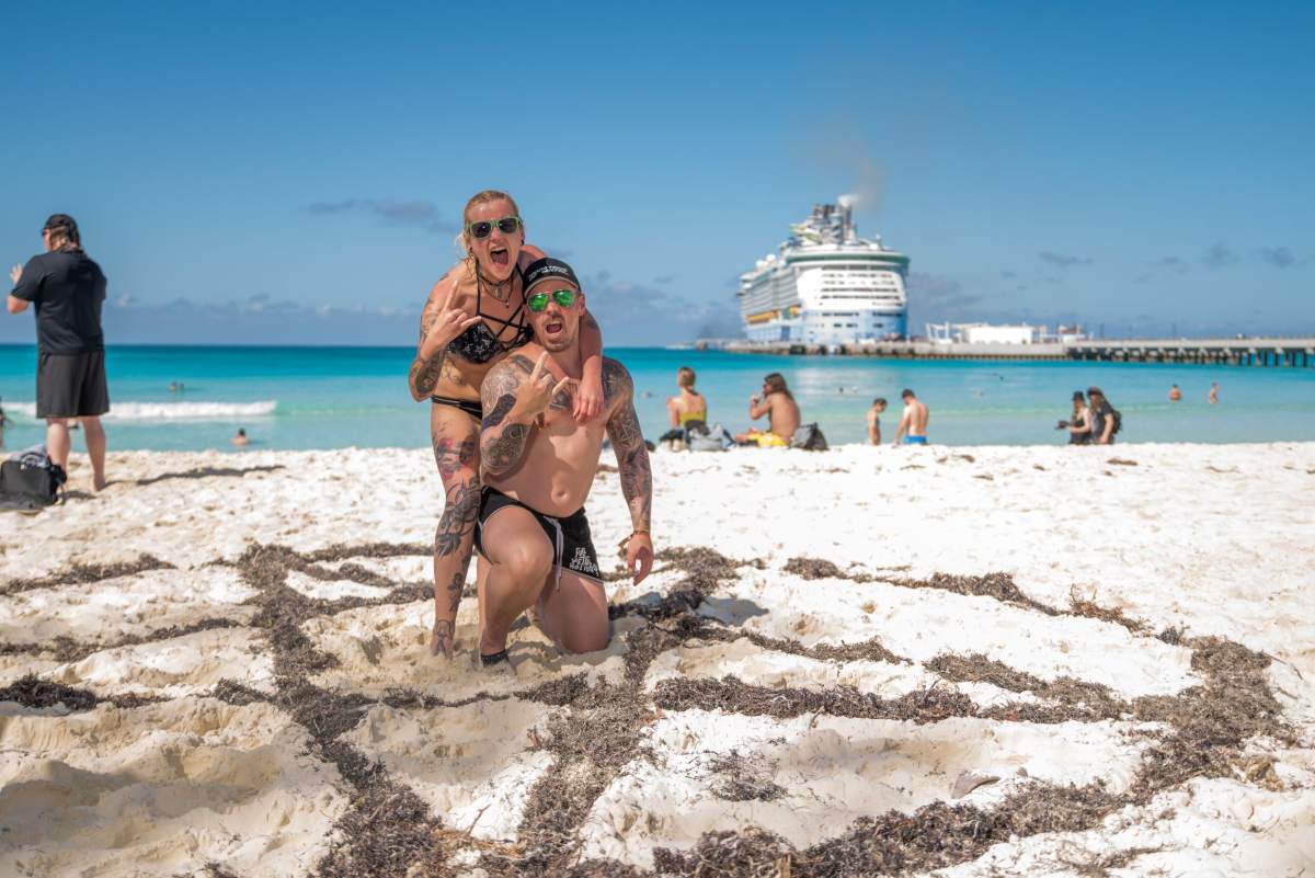 Un pentagrama en la playa.