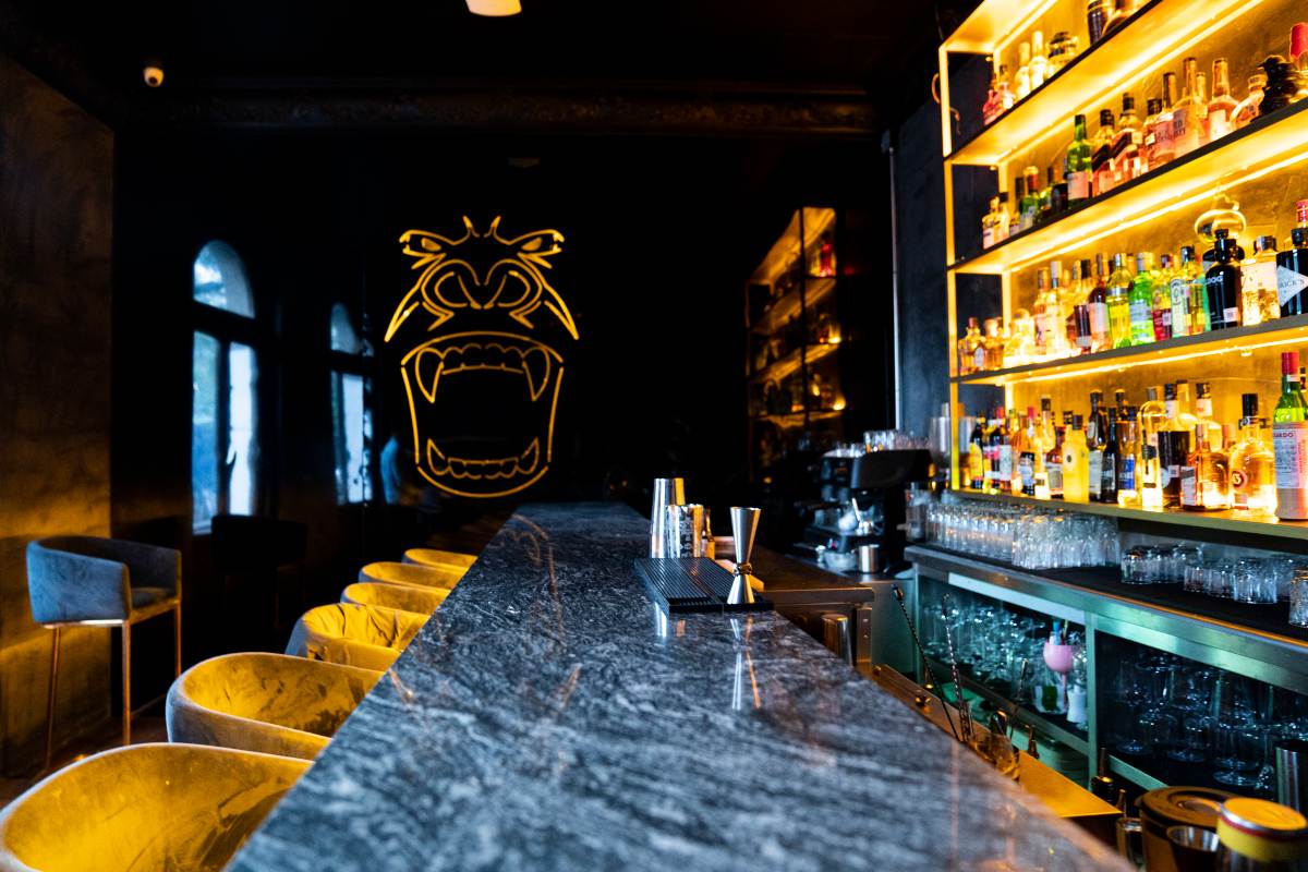 ¿Qué tal una copa en el bar?