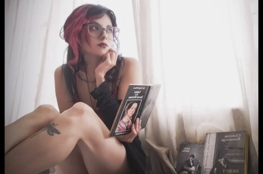 Lu: la modelo que camina entre el contenido erótico y la poesía