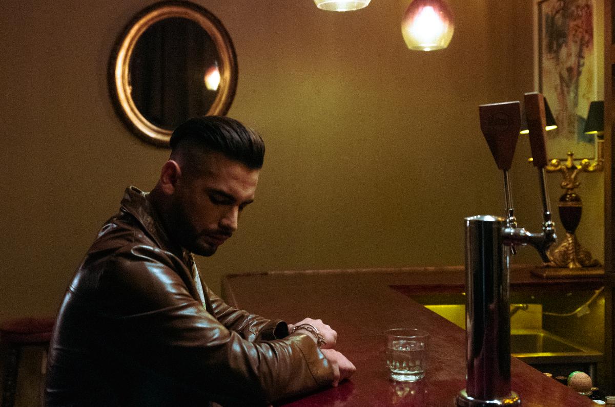 Conoce a Edwin Music y su sencillo “Espiándome”