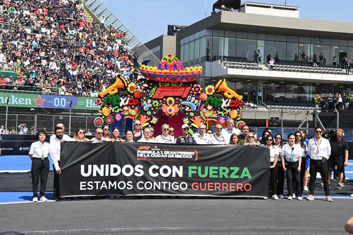 Sergio Perez, solidario. (Foto de Mark Sutton)