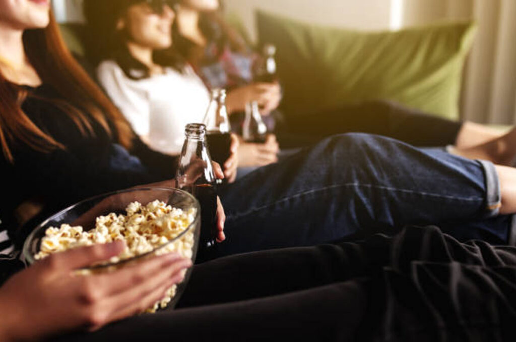 Tardes chill de antojos y películas con amigos o pareja