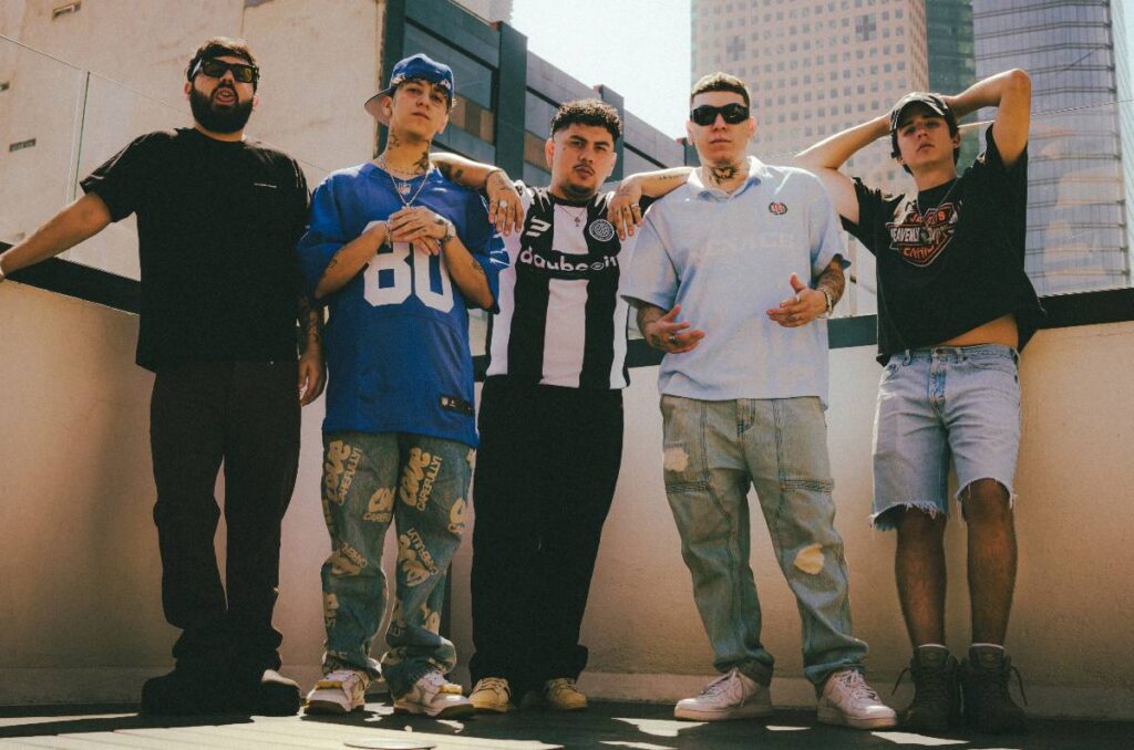 AQUIHAYAQUIHAYAQUIHAY: una anti-boyband al Pepsi Center