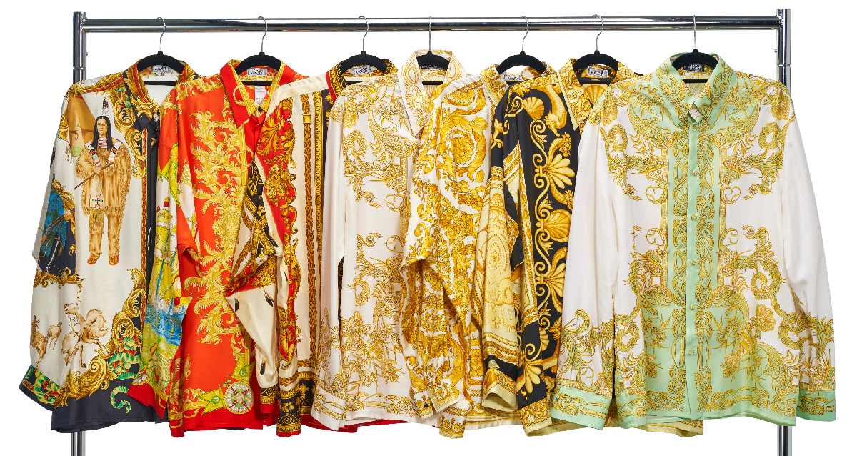 Camisas de seda Versace de 1993. Foto: Christie's.