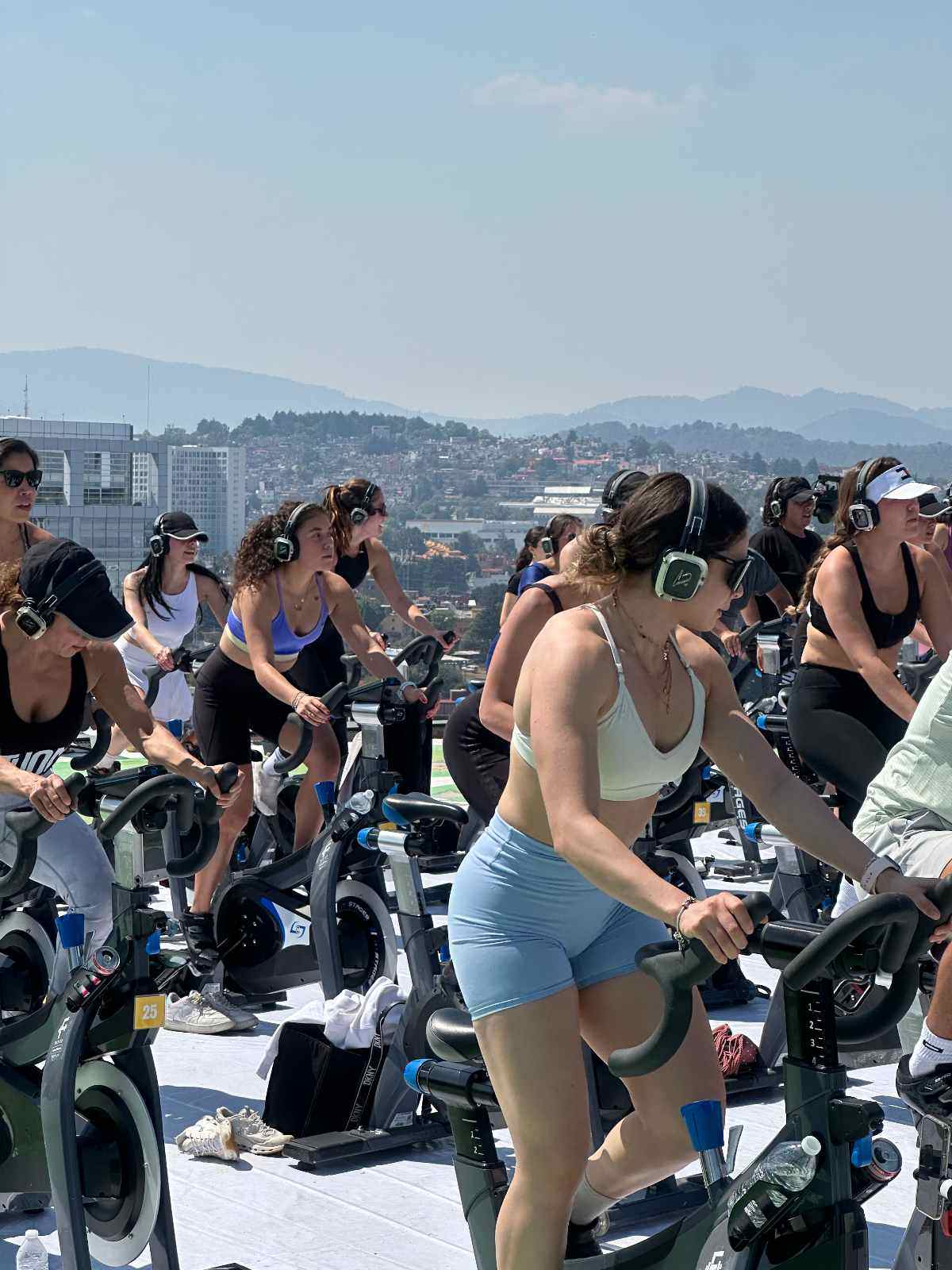 Bicicleta fija en las alturas.